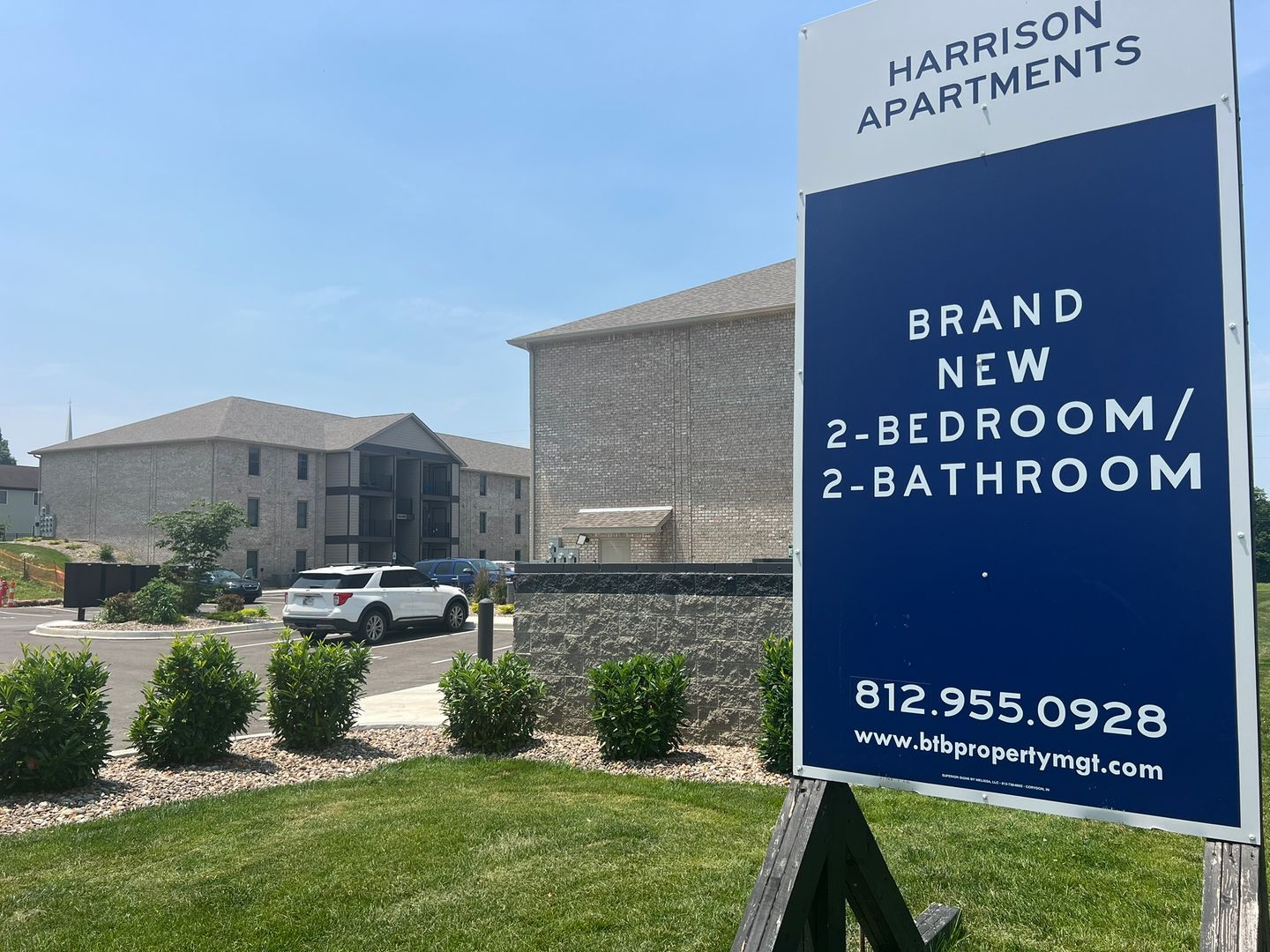 Corydon Apartment: 2090 Corydon Ramsey Rd.