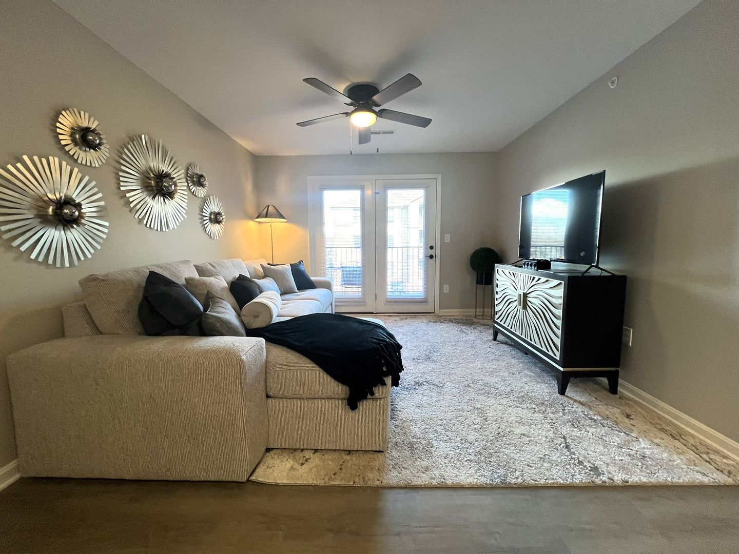 Corydon Apartment: 2090 Corydon Ramsey Rd.