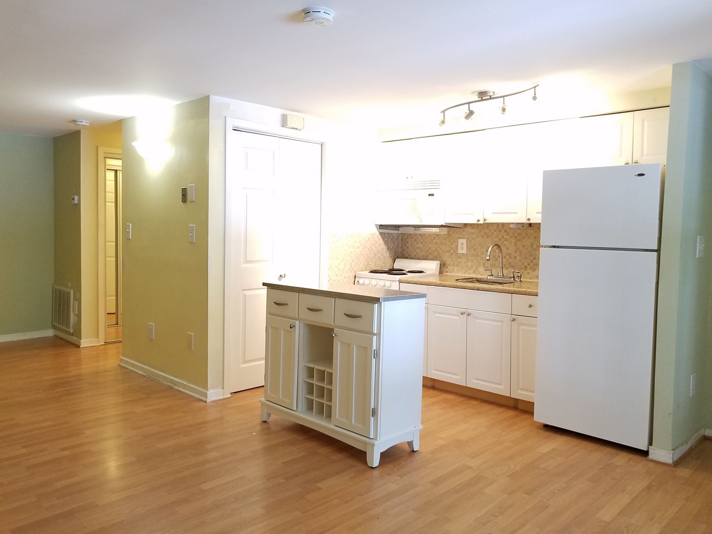 Montgomery Village Condo: 9810 Hellingly Place Unit 100