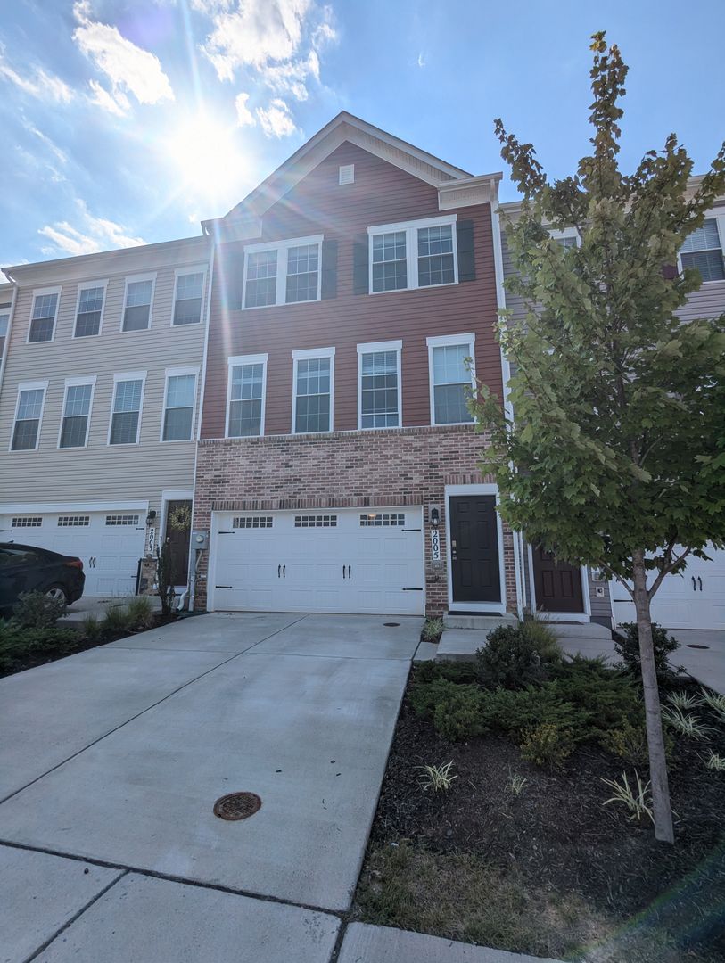 Frederick Townhome: 2005 Pomona Way