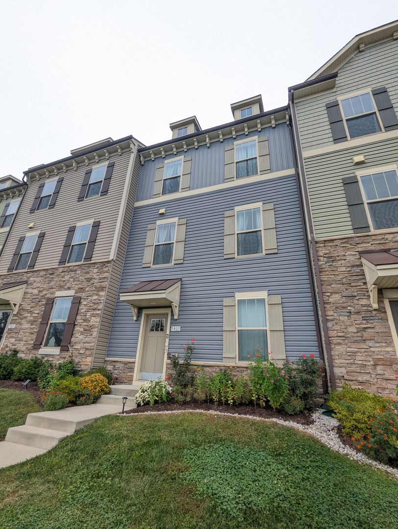 Frederick Townhome: 5803 Garden Walk Drive