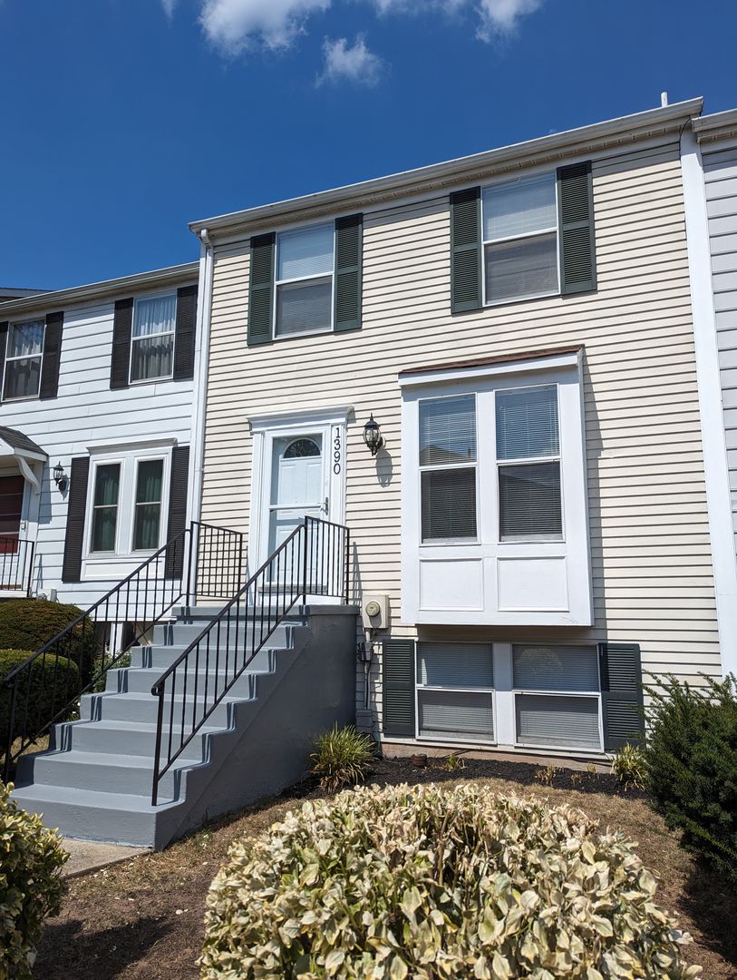 Frederick Townhome: 1390 David Ln.
