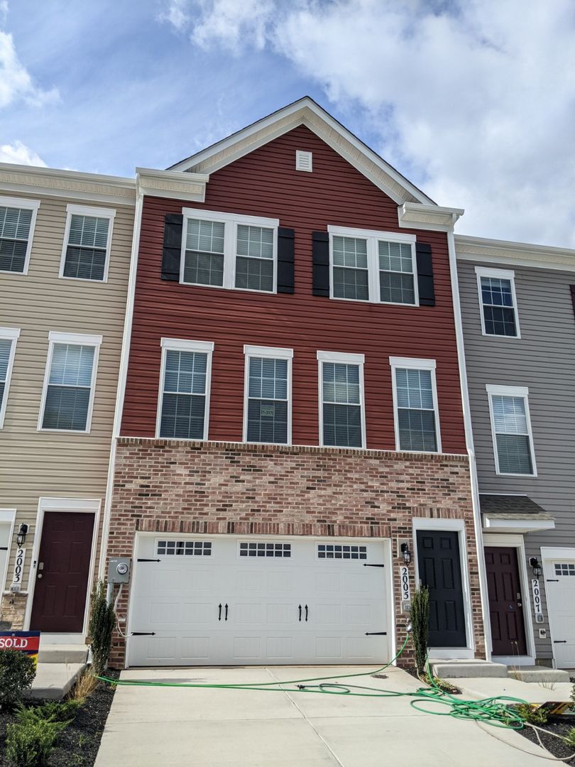 Frederick Townhome: 2005 Pomona Way