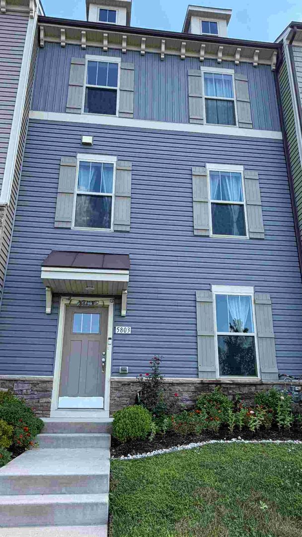 Frederick Townhome: 5803 Garden Walk Drive