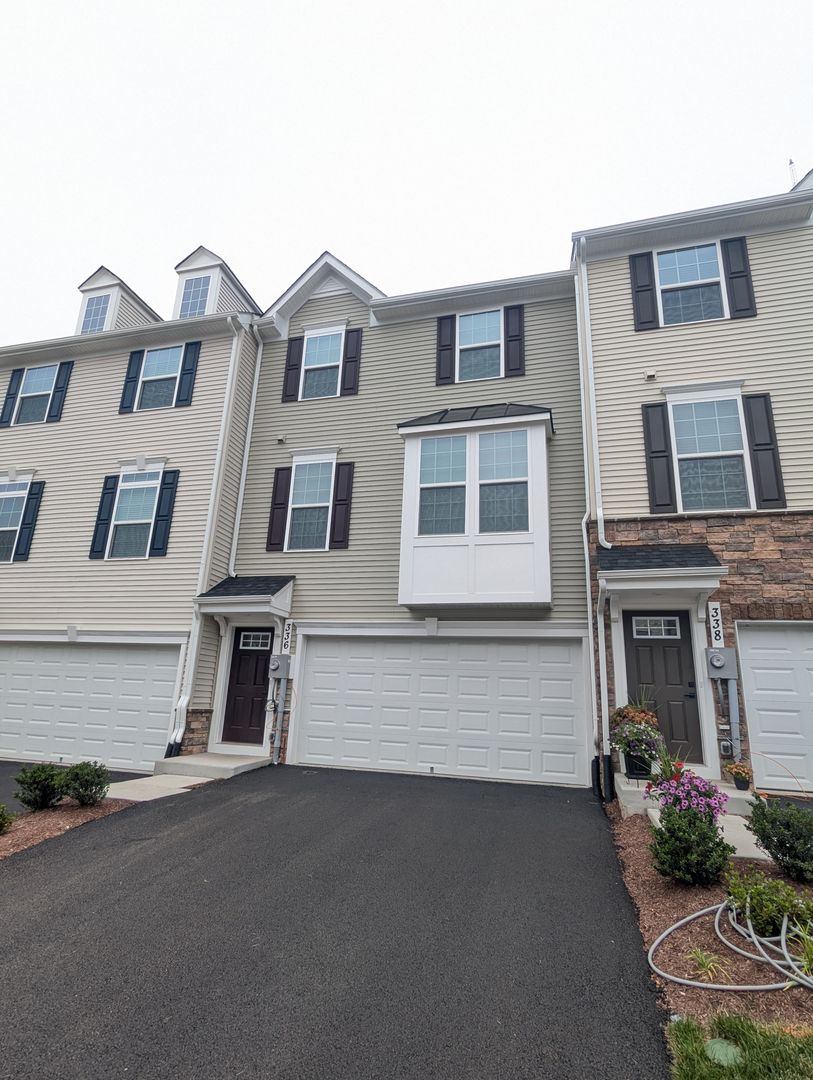 New Construction (never lived in) townhouse in Frederick available for immediate move in! 