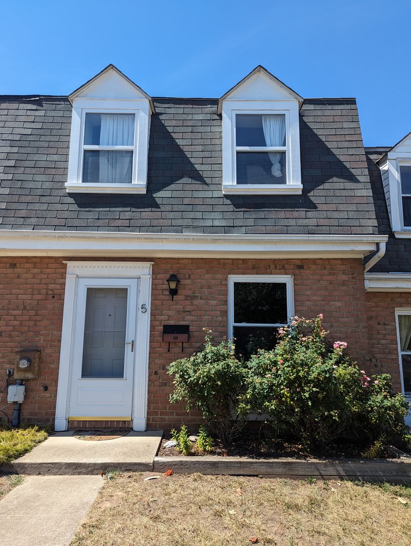 Charming two level townhouse in established Frederick neighborhood available now!