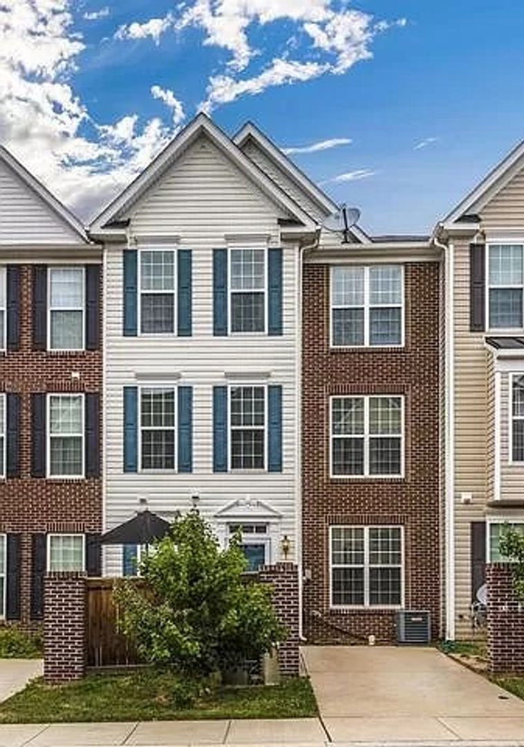 Frederick Townhome: 105 Leather Fern Way