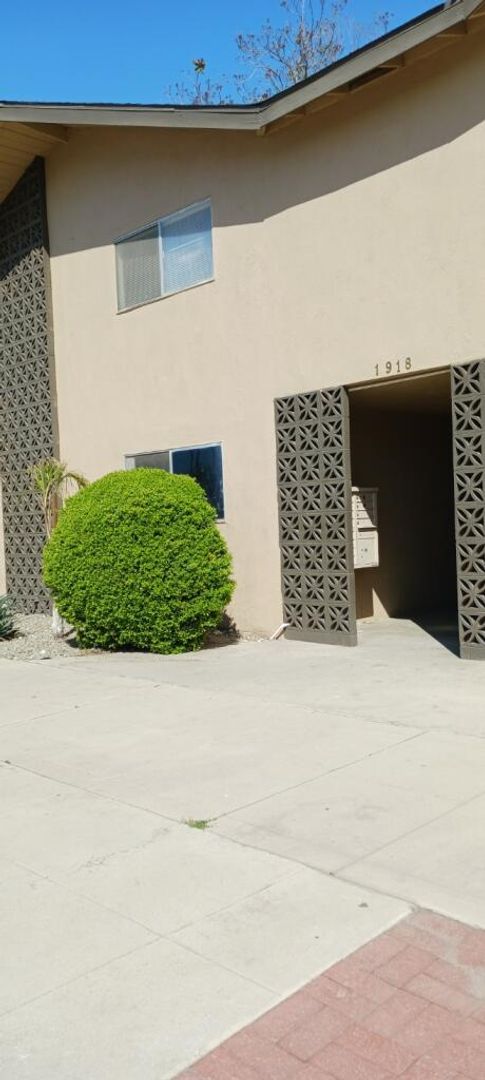 Bakersfield Apartment: 1918 16th Street