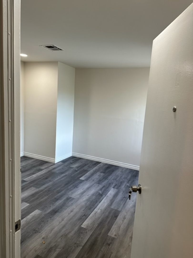 North Hollywood Apartment: 6003 Klump Avenue/11231 Oxnard Street