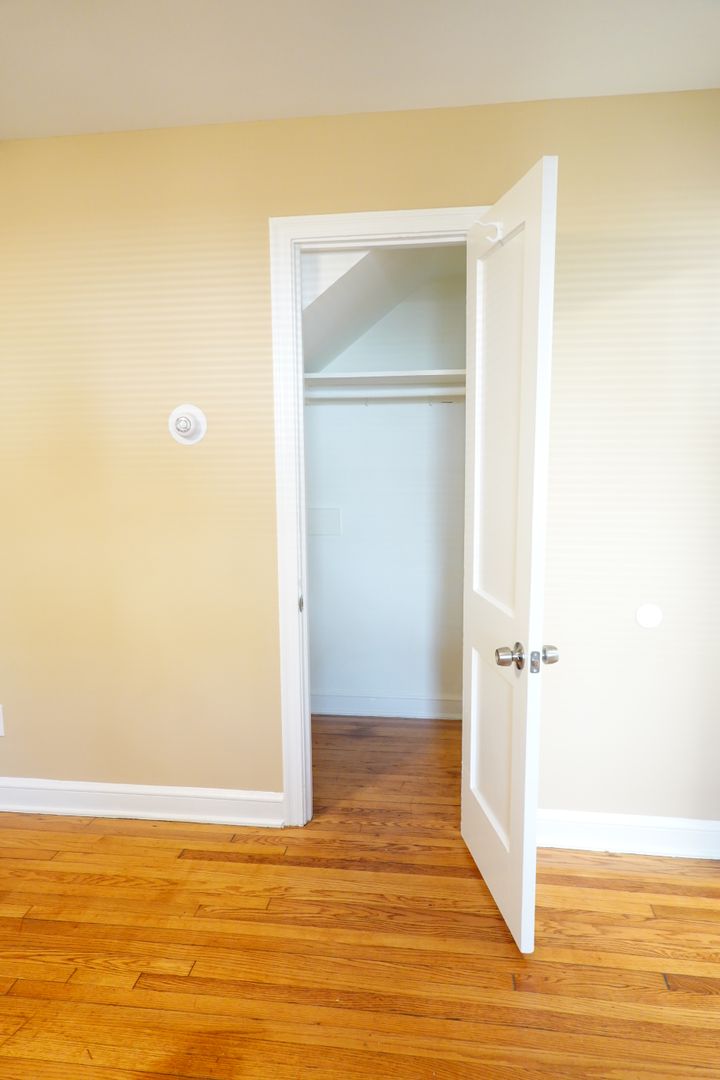 Takoma Park Apartment: 310 Domer Ave