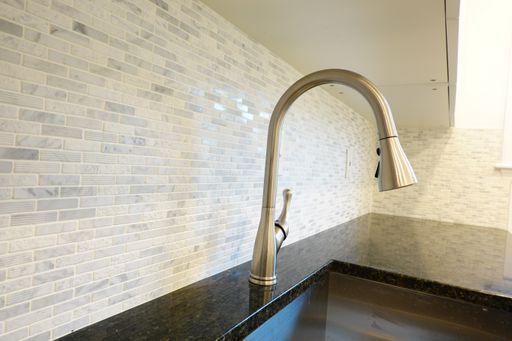 Exceptionally Renovated Apartment. Modern Bathroom, High Quality IKEA Kitchen.Convenient Location! – photo 1