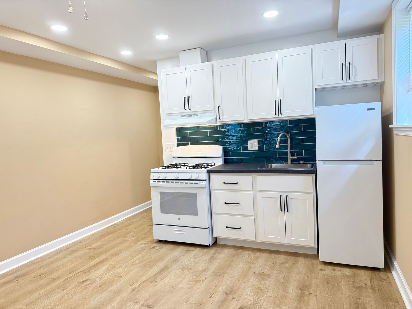 Takoma Park Apartment: 8310 Garland Ave