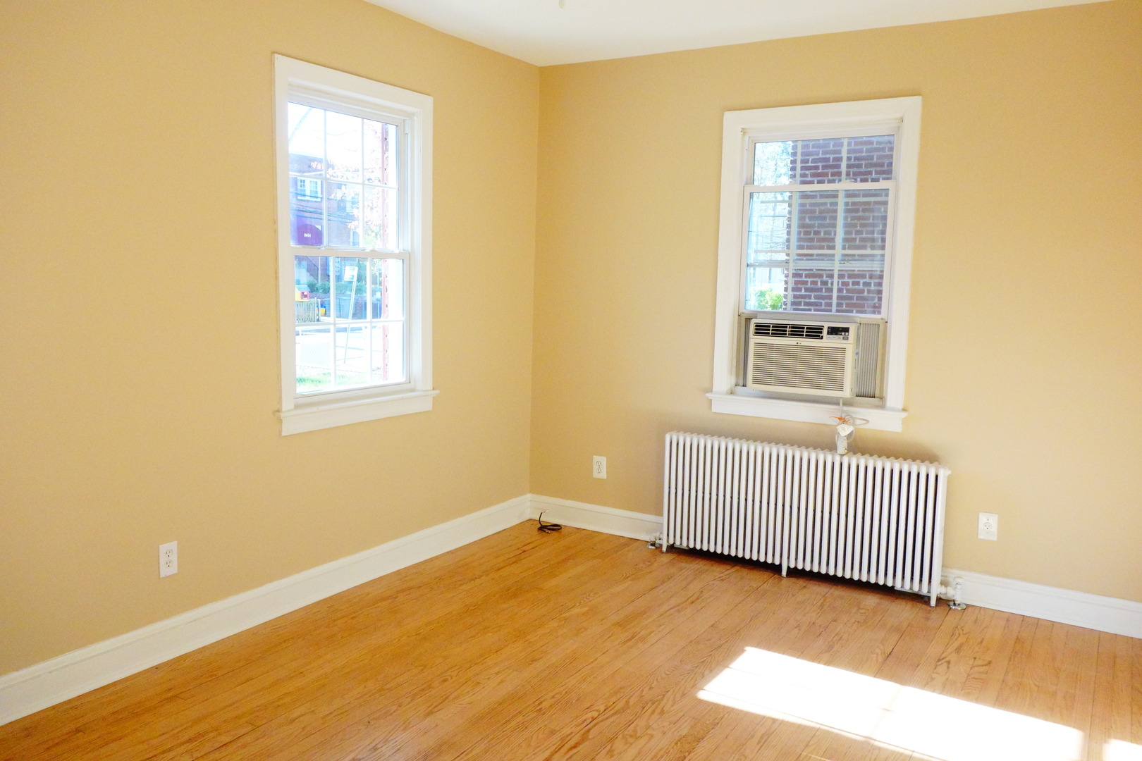 Takoma Park Apartment: 8413 Flower Ave