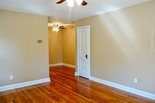 Beautiful Large Apartment, Large Closets, Dishwasher. Quiet Street, Small Building, Bring Your Pet!