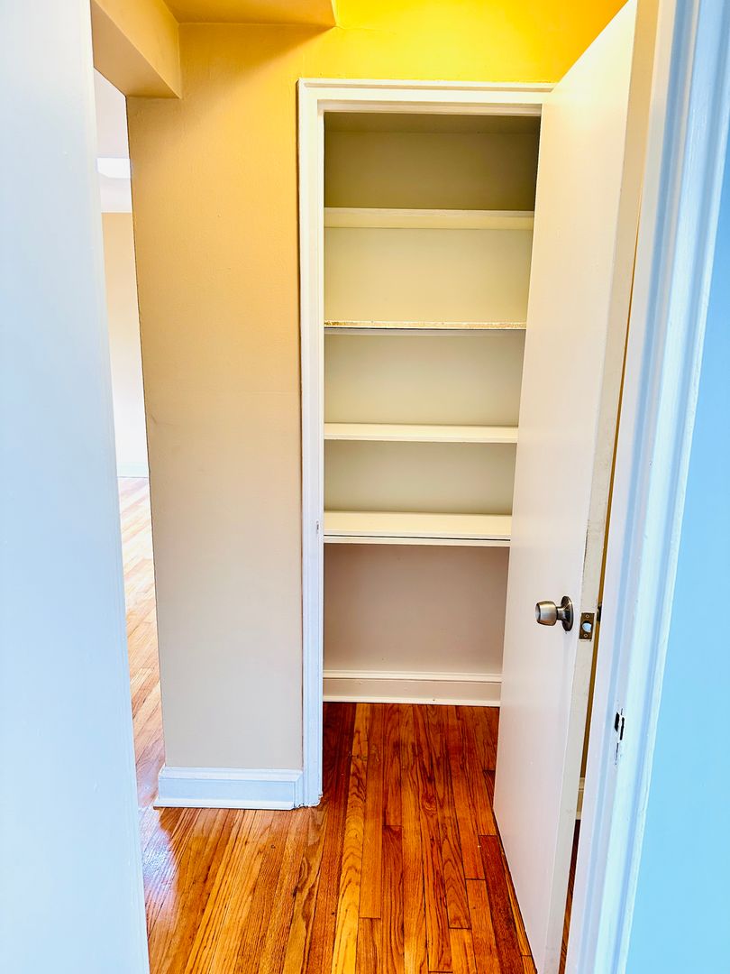 Silver Spring Apartment: 8804 Bradford Rd