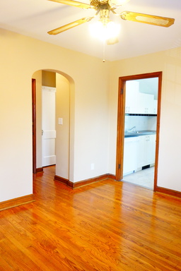 Bright 2nd-Floor Apt, Sunny, Hardwood Floors, Near Koma Café & Sligo Creek, Pet Friendly – Takoma Park MD 20912