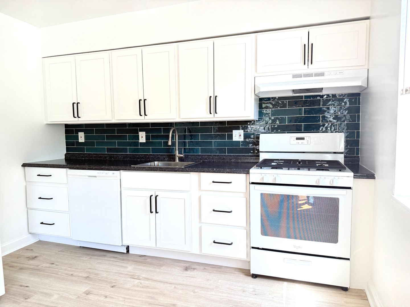 Brentwood Apartment: 4108 40th St.