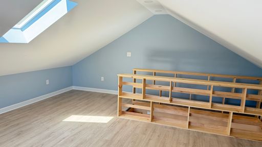 Sunny 1 BR + Gorgeous Loft Apartment for Rent! Bring Your Pet! – photo 1