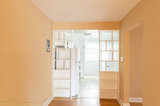 Beautiful Spacious Renovated 2 BR Apt, Hardwood Floors, Pets are Welcome – photo 1