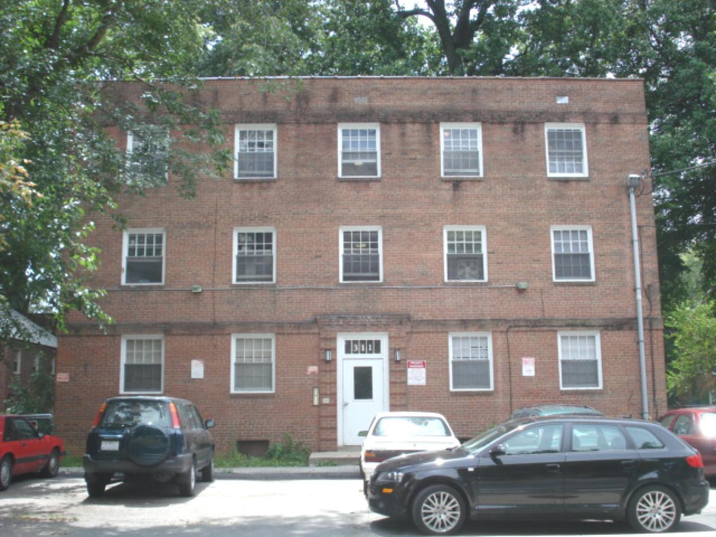 Takoma Park Apartment: 311 Domer Ave