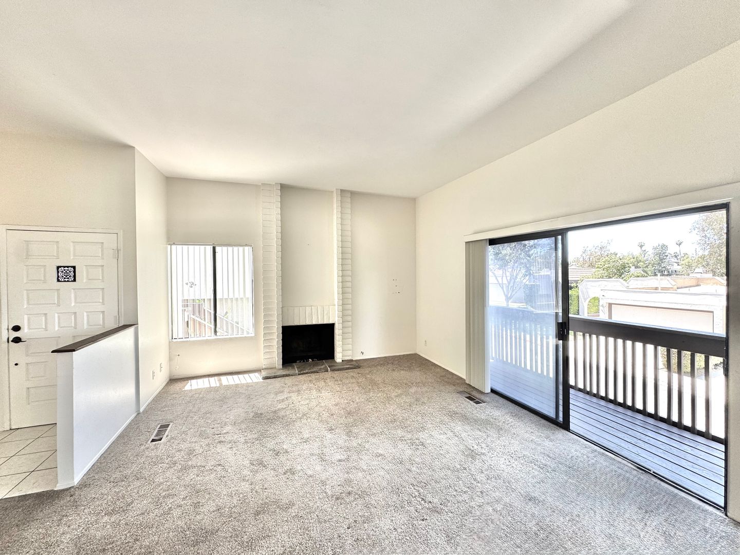 San Diego House: 6664 Reservoir Lane