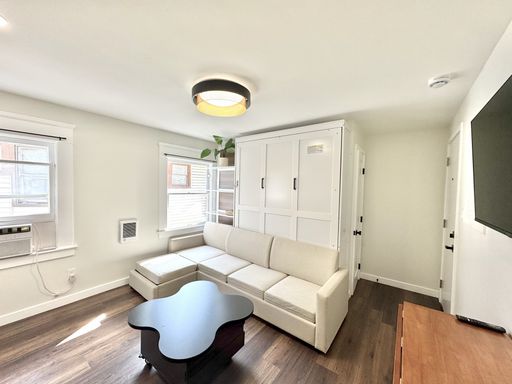 Thoughtfully furnished and pet-friendly! TOP FLOOR Cute Tiny Studio. A/C, Remodeled, 92 Walk Score® – photo 1