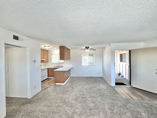 TOP FLOOR 1bd/1ba in Fletcher Hills! On-site laundry, parking, A/C! – photo 1
