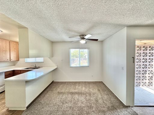 Spacious TOP FLOOR 2bd/2ba On-site Laundry, Central A/C, Dishwasher + Off Street Parking – photo 1