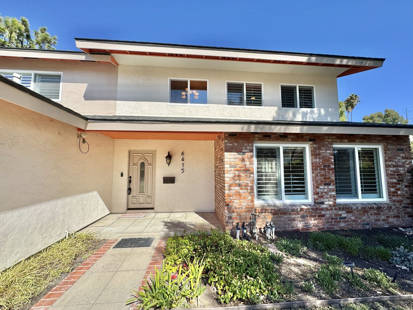 San Diego House: 6415 Spear Street