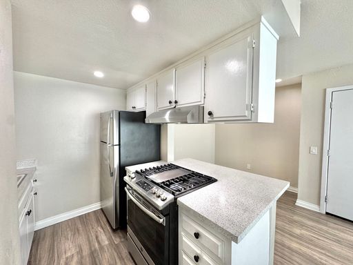 Modern 1bd/1ba in Escondido - AC, Parking, Laundry On-Site! – photo 1