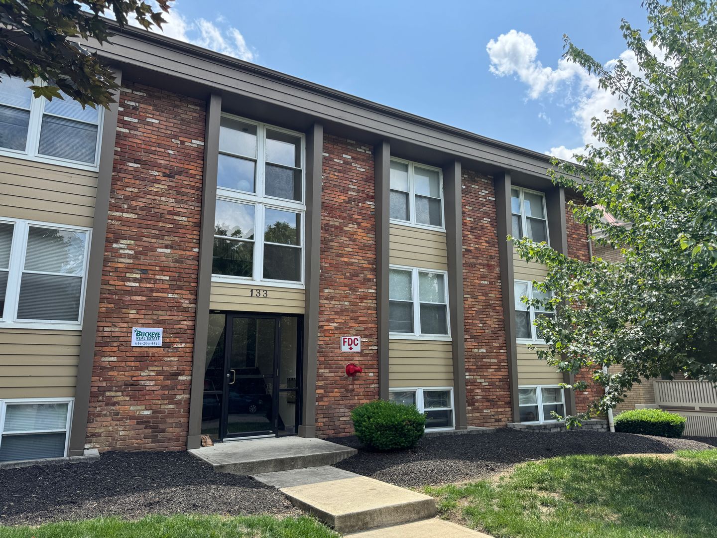 Columbus Apartment: 133 E. Lane Ave