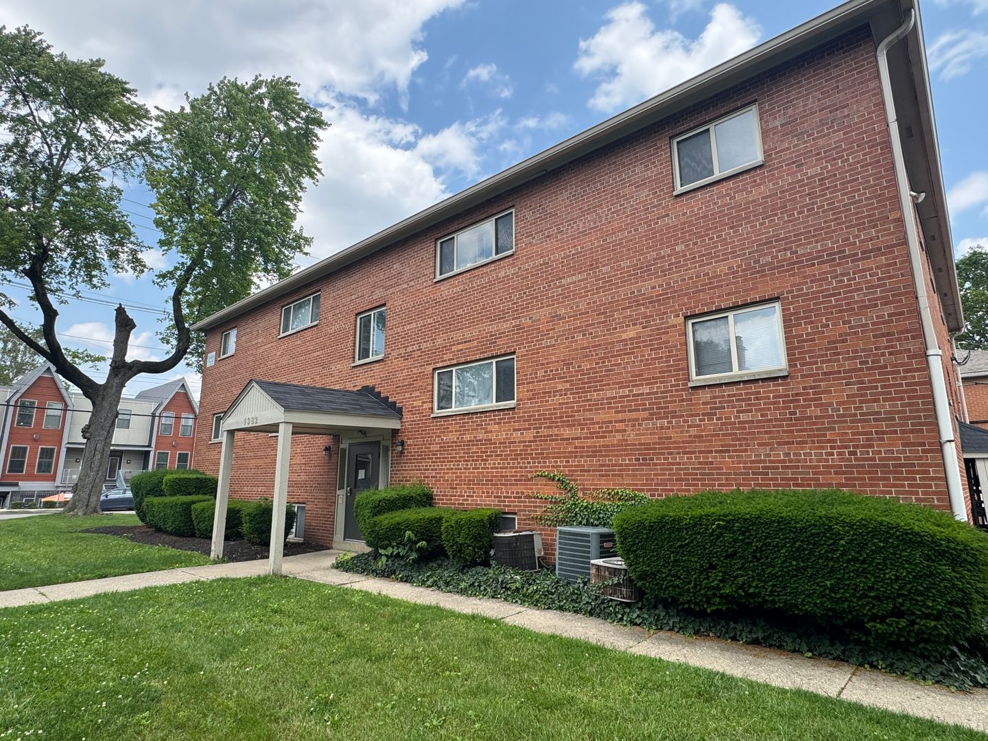 Columbus Apartment: 1382 Highland St.