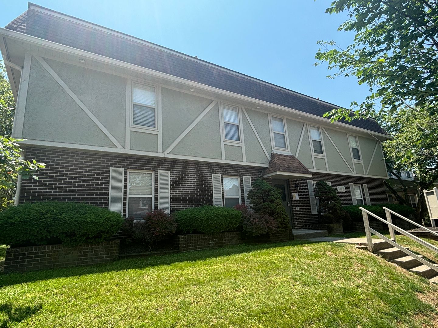 Columbus Apartment: 165 E. 11th Ave