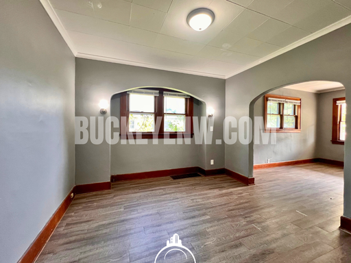 Listing photo thumbnail