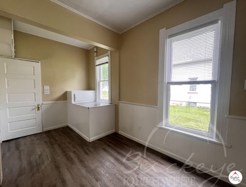 Listing photo thumbnail