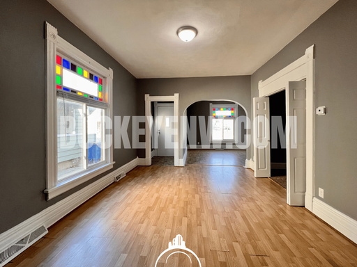 Listing photo thumbnail
