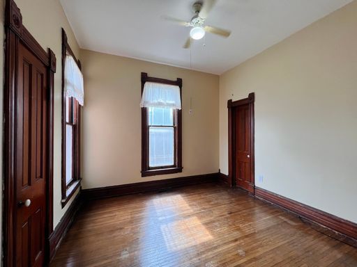 Listing photo thumbnail