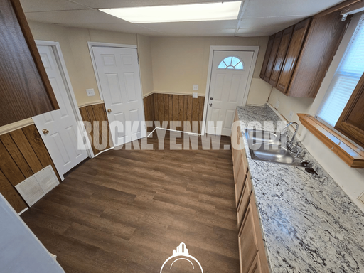 Listing photo thumbnail