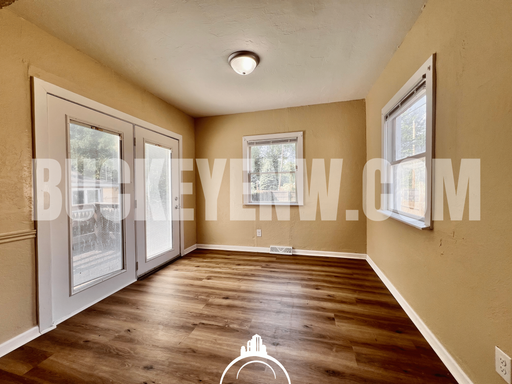 Listing photo thumbnail