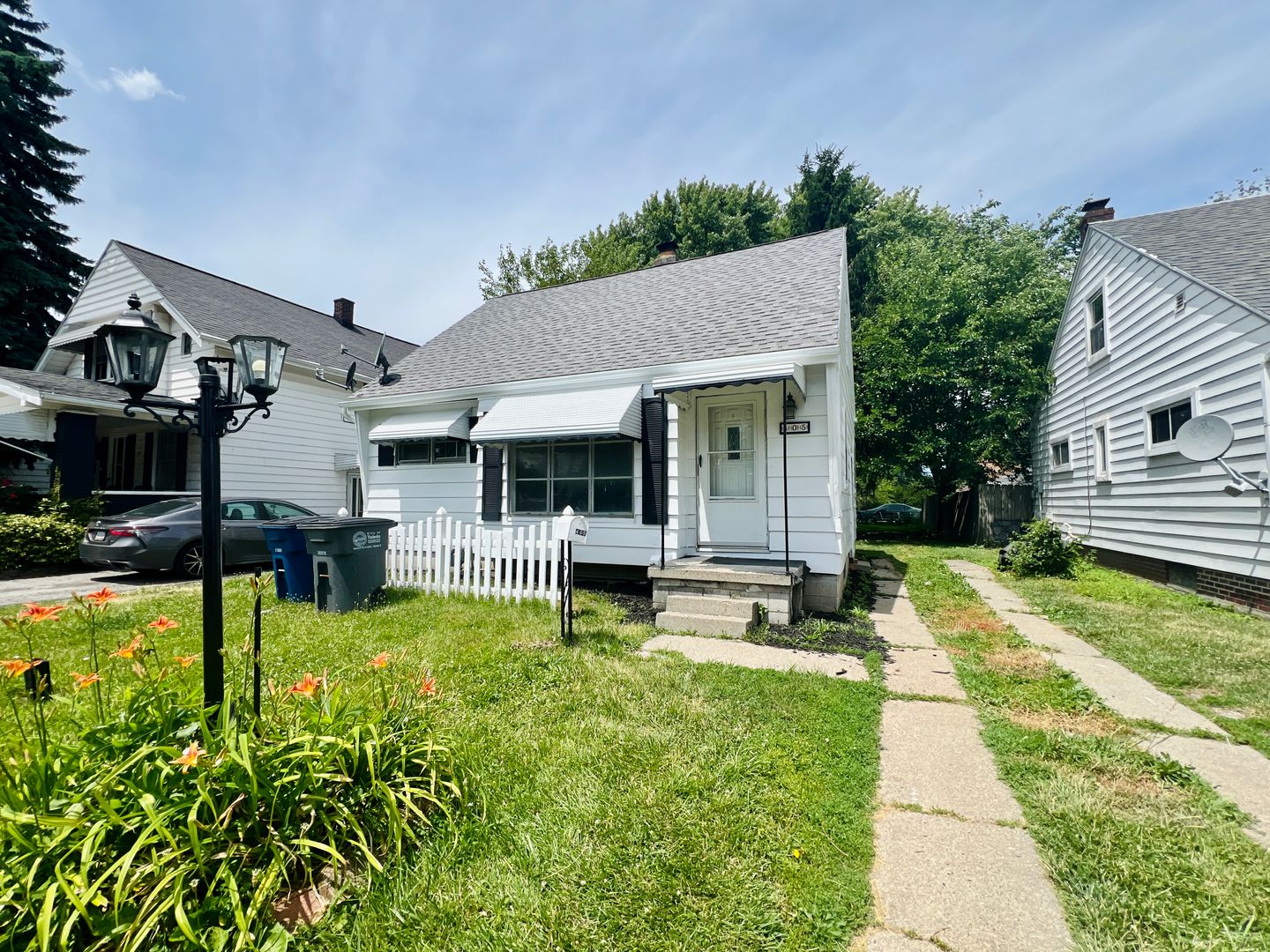 Toledo House: 405 E Manhattan