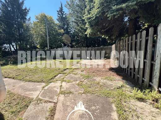 Listing photo thumbnail
