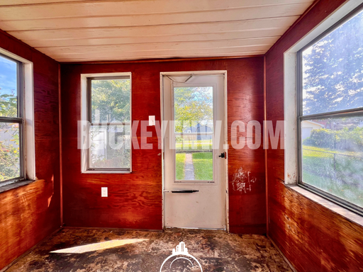 Listing photo thumbnail