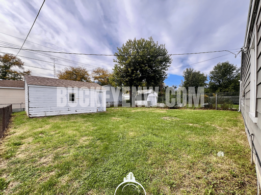 Listing photo thumbnail