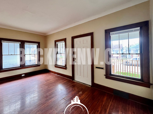 Listing photo thumbnail