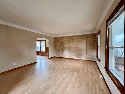 Listing photo thumbnail