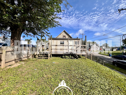 Listing photo thumbnail