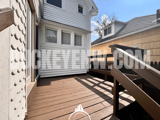 Listing photo thumbnail