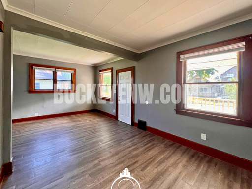 Listing photo thumbnail