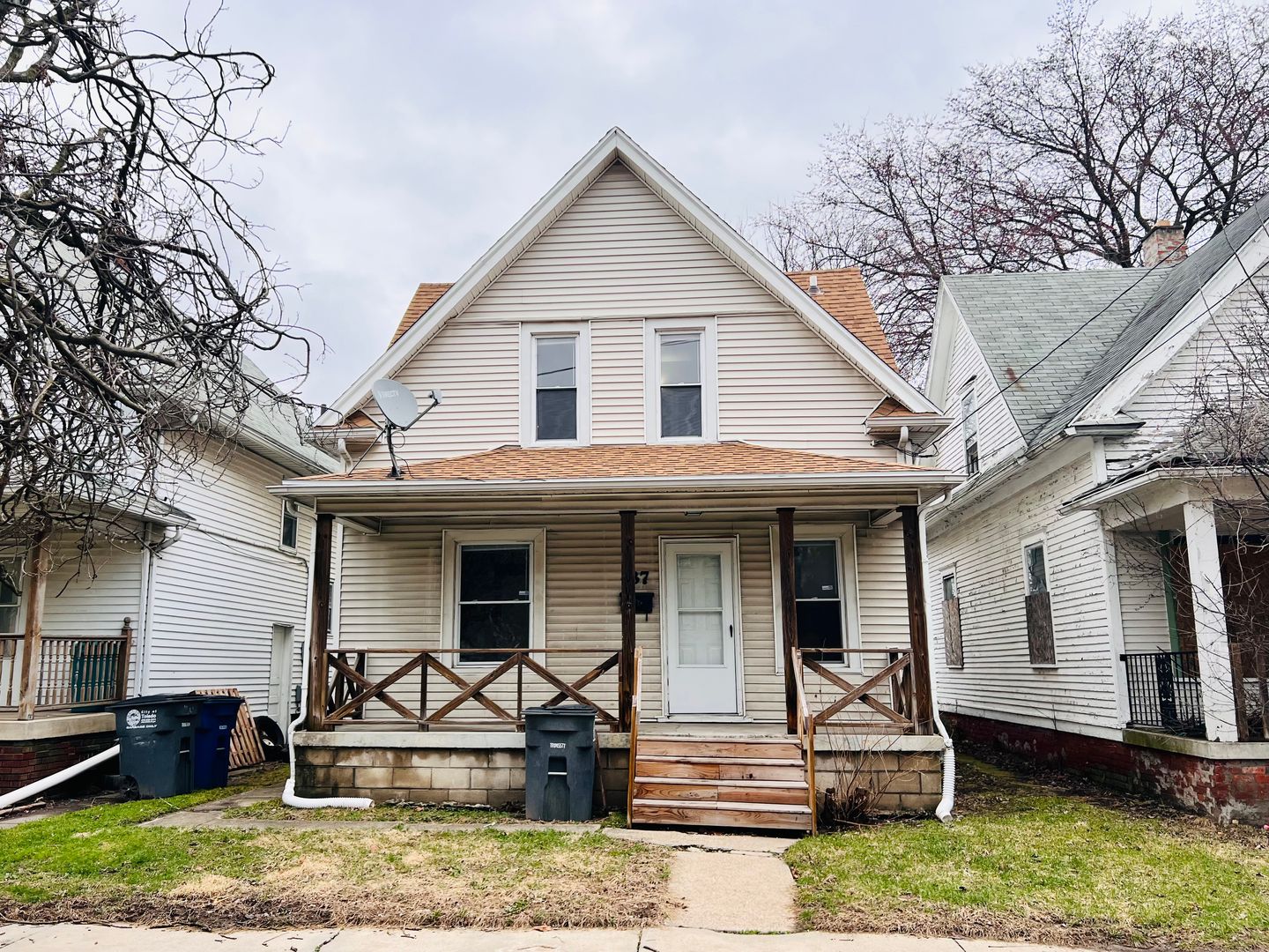 Toledo House: 437 Hiett Ave