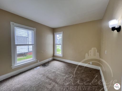 Listing photo thumbnail